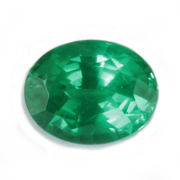 Emeraude d'un vert vif émeraude vive