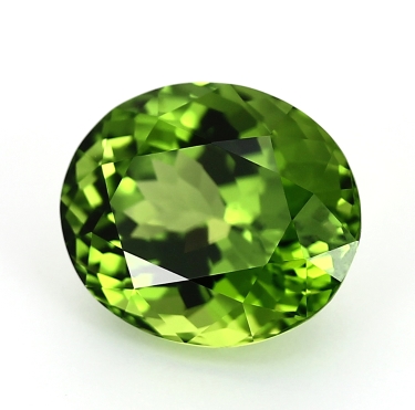 Un très beau péridot en taille ovale peridot