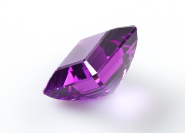 Une améthyste en taille émeraude amethyste