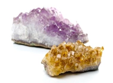 Deux morceaux de géodes d'améthyste et de citrine amethyste citrine