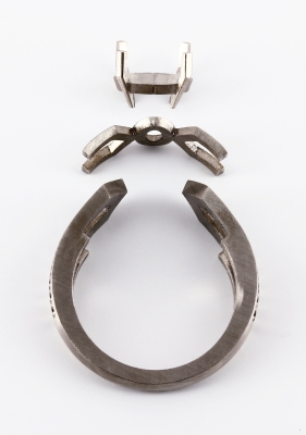 Différentes pièces d'une monture avant son assemblage montage bague