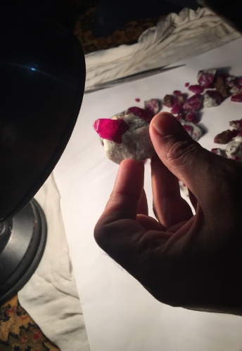 Rubis brut du Pakistan dans sa gangue rubis pakistan