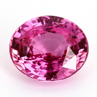 Un saphir rose en taille ovale saphir rose