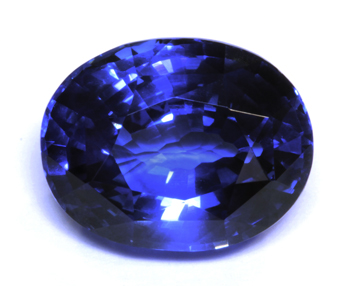 Saphir d'un bleu sombre, moins lumineux Saphir bleu sombre