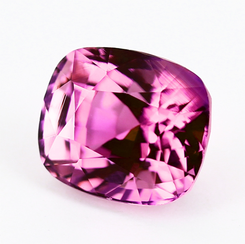 Très beau saphir rose non-chauffé, qui tire cependant trop sur le violet saphir rose violet
