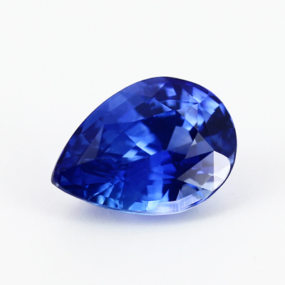 La taille poire est idéale pour réaliser un collier ou un pendentif Saphir poire